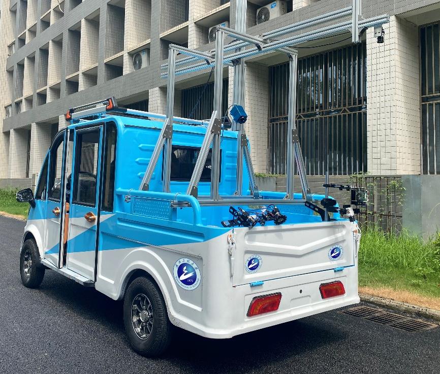 图7 必赢官网自主研制的道路缺陷/机场路面异物检测车